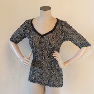 BKE lace stretch fitted V-neck top